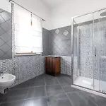 Apartamento Floris Modern House -two En-suite & Wi-fi