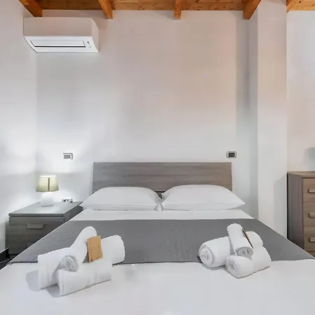 Floris Modern House -two En-suite & Wi-fi Apartment