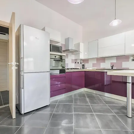 Floris Modern House -two En-suite & Wi-fi Apartment *