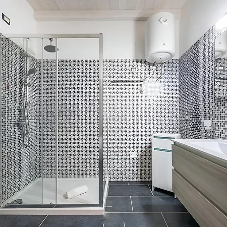 Apartment Floris Modern House -two En-suite & Wi-fi *