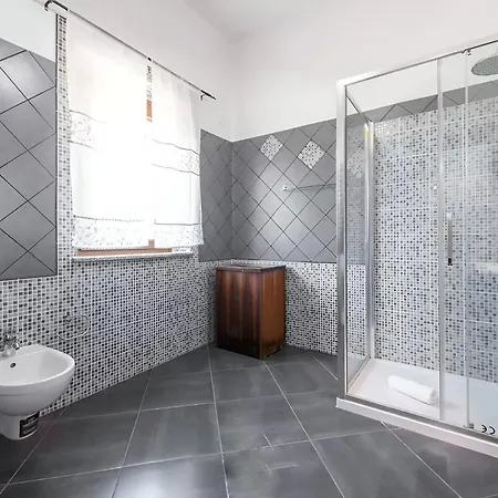 Apartment Floris Modern House -two En-suite & Wi-fi